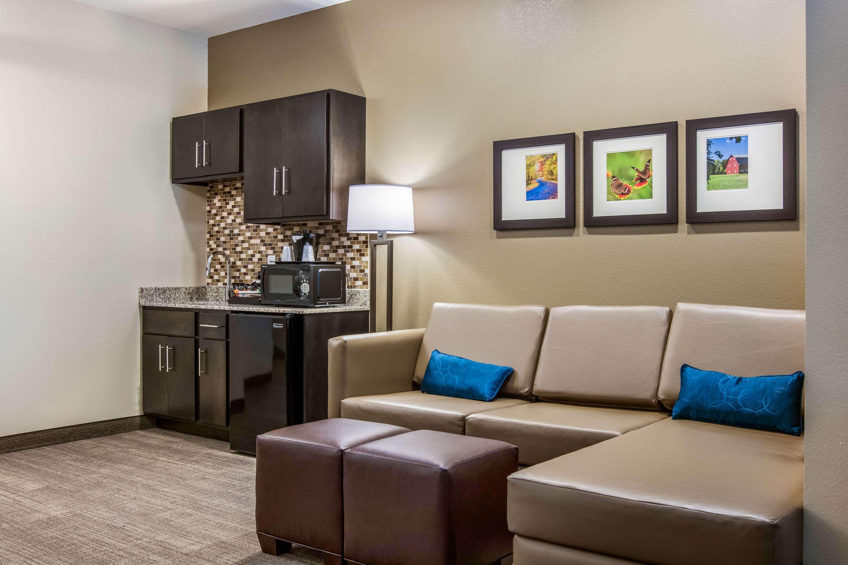 Comfort Suites Wooster Near University Campus Exterior foto