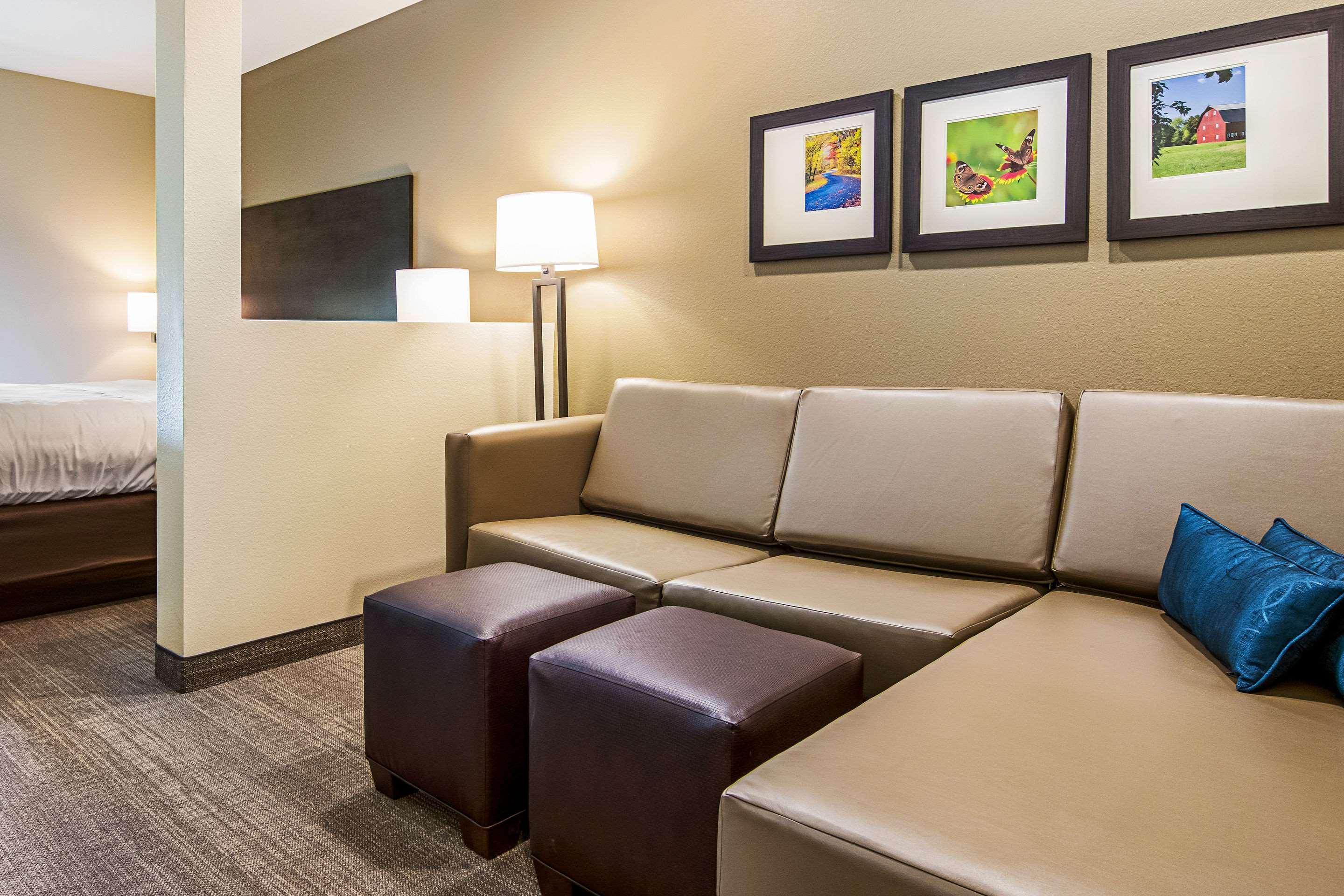 Comfort Suites Wooster Near University Campus Exterior foto