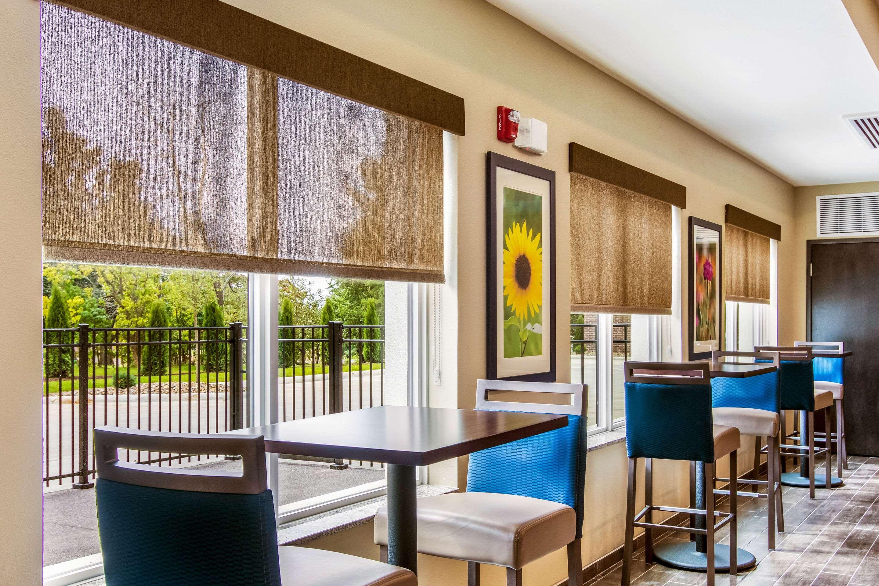 Comfort Suites Wooster Near University Campus Exterior foto